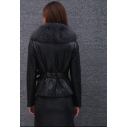 Elegant short leather jacket - with fur collarJackets