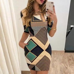 Fashionable mini dress - short sleeve - with geometric shapesDresses