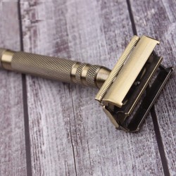 Manual razor - double-sided - long non-slip handle - quick blade replacement - brassShaving