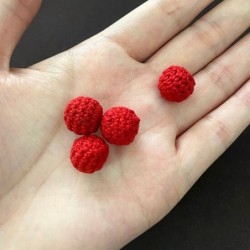 Mini magnetic red crochet balls - for magic tricks - 2 piecesBalls