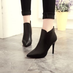 Leather heeled ankle boots - with zipperBoots